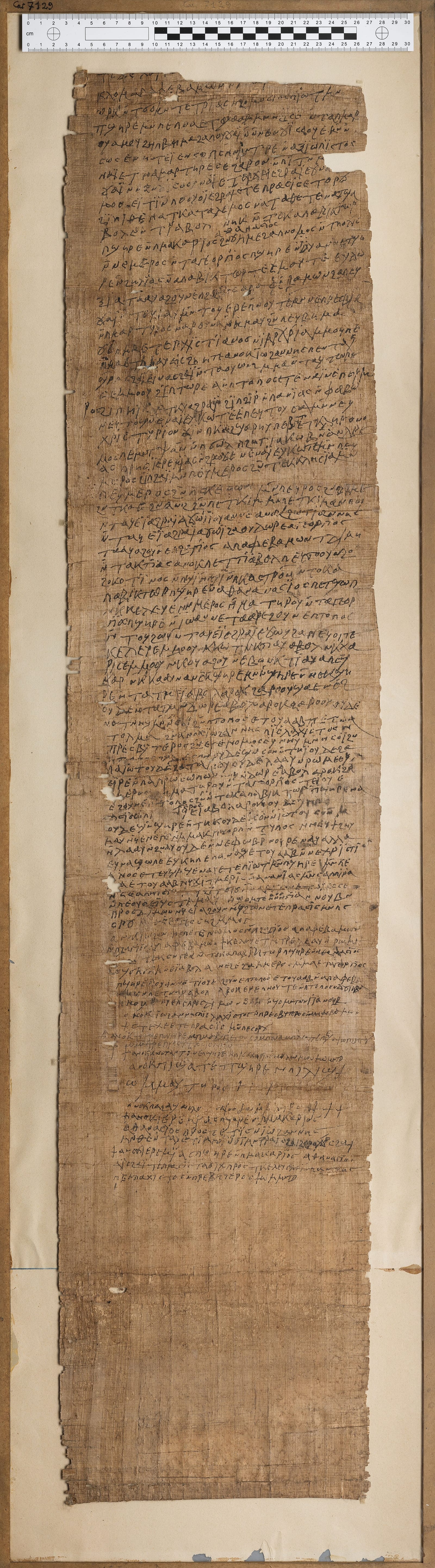 Documento histórico a registar um contrato de compra e venda de imóvel, com os nomes das testemunhas e do notário — Museo Egizio, Turim